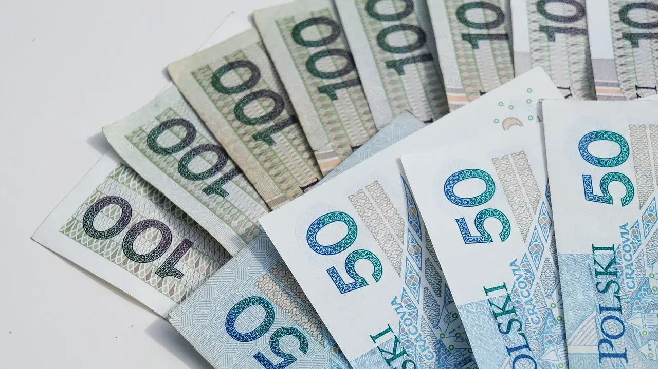 Koszty darowizny nieruchomości u notariusza: uniknij pułapek!